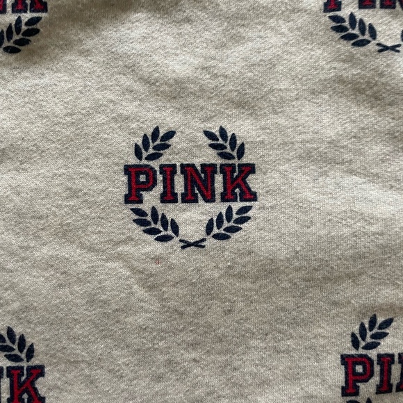 VS PINK COLLEGIATE PRINT CREW NECK SWEATSHIRT & VS PINK SEAMLESS LEGGINGS SET - Picture 3 of 11